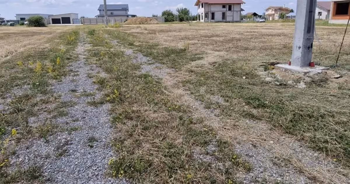 Teren intravilan de vânzare de 1000 mp, în Cihei