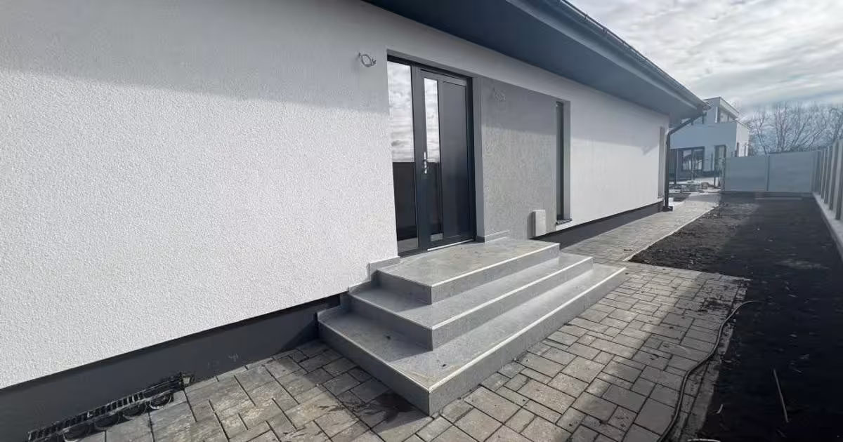 Casă individuală de vânzare cu 4 camere în zona Stupini, Brașov