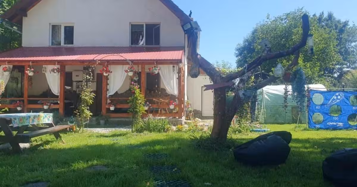 Casă individuală de vânzare cu 6 camere, mobilată în Predeluț