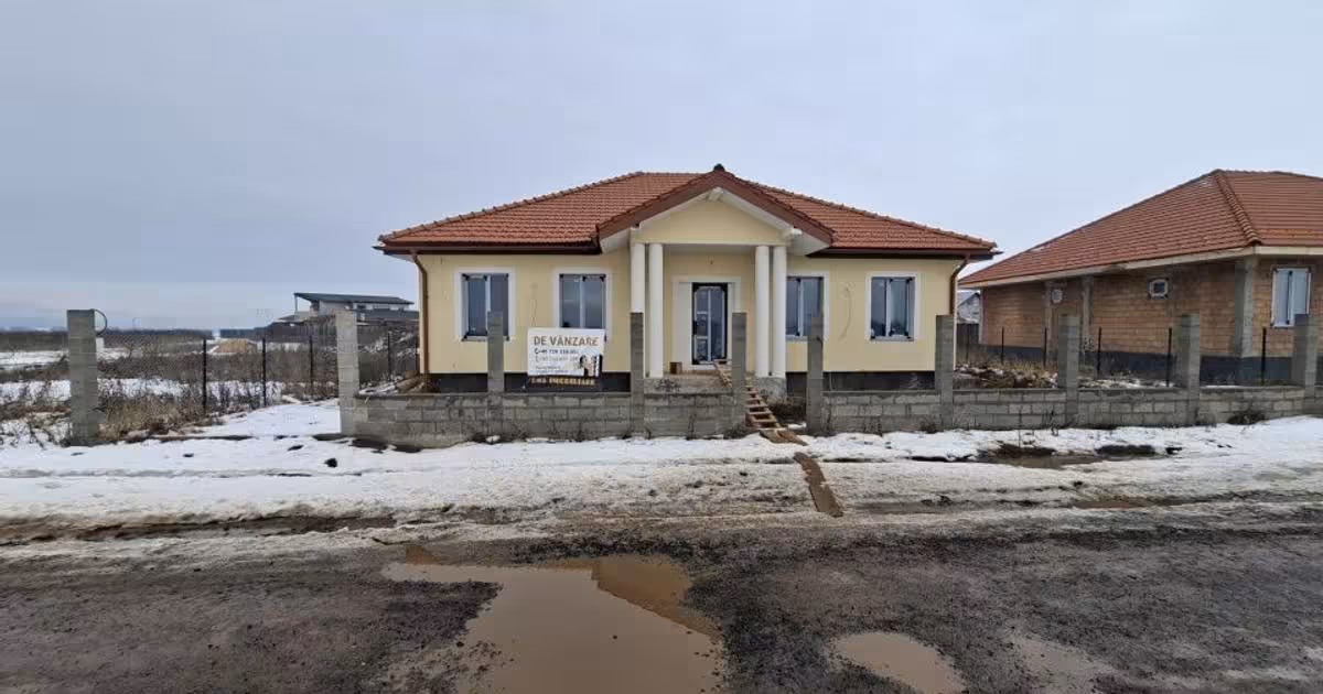 Casă individuală de vânzare cu 4 camere în Sânpetru