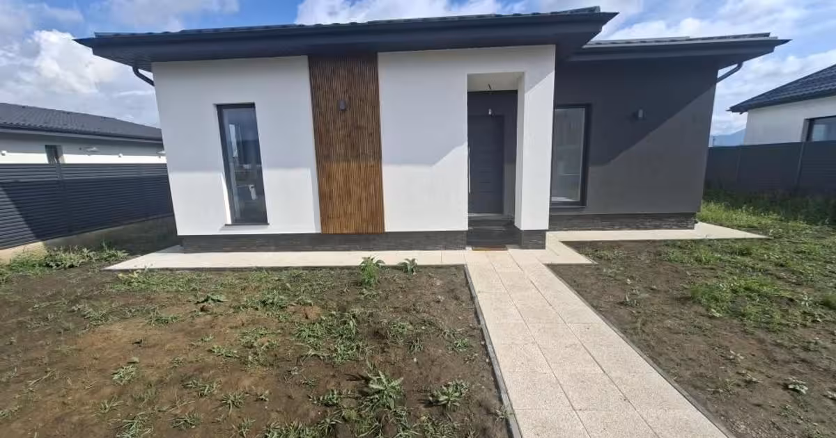 Casă individuală de vânzare cu 4 camere în Sânpetru
