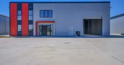 Spațiu comercial Est
