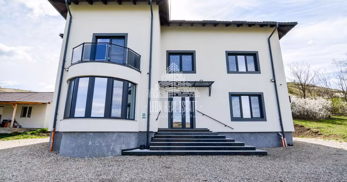 Hotel/Pensiune de vânzare de 600 mp, în Căianu-Vamă