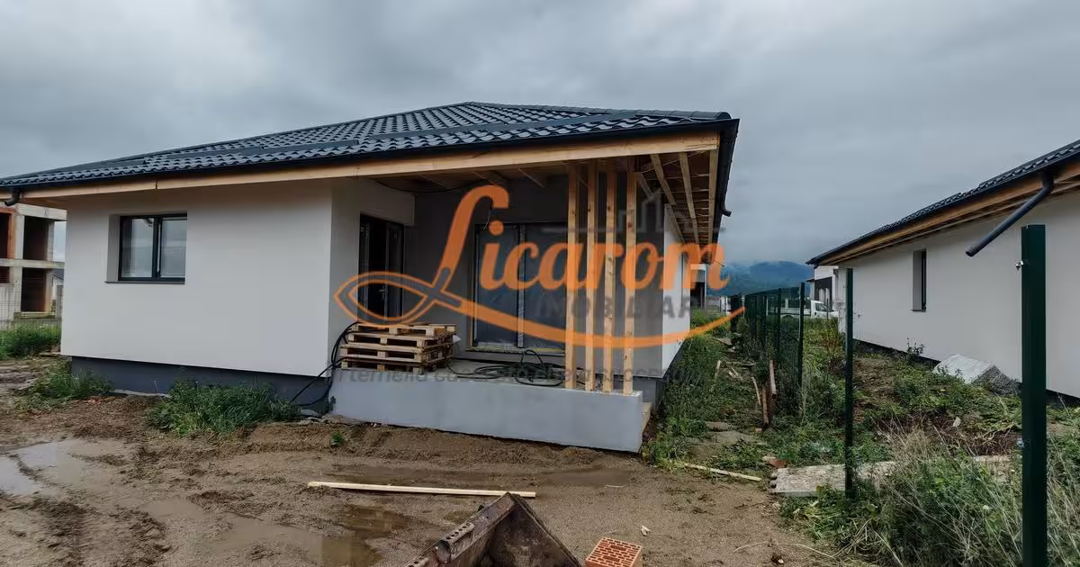 Casă individuală de vânzare cu 4 camere în Cristian