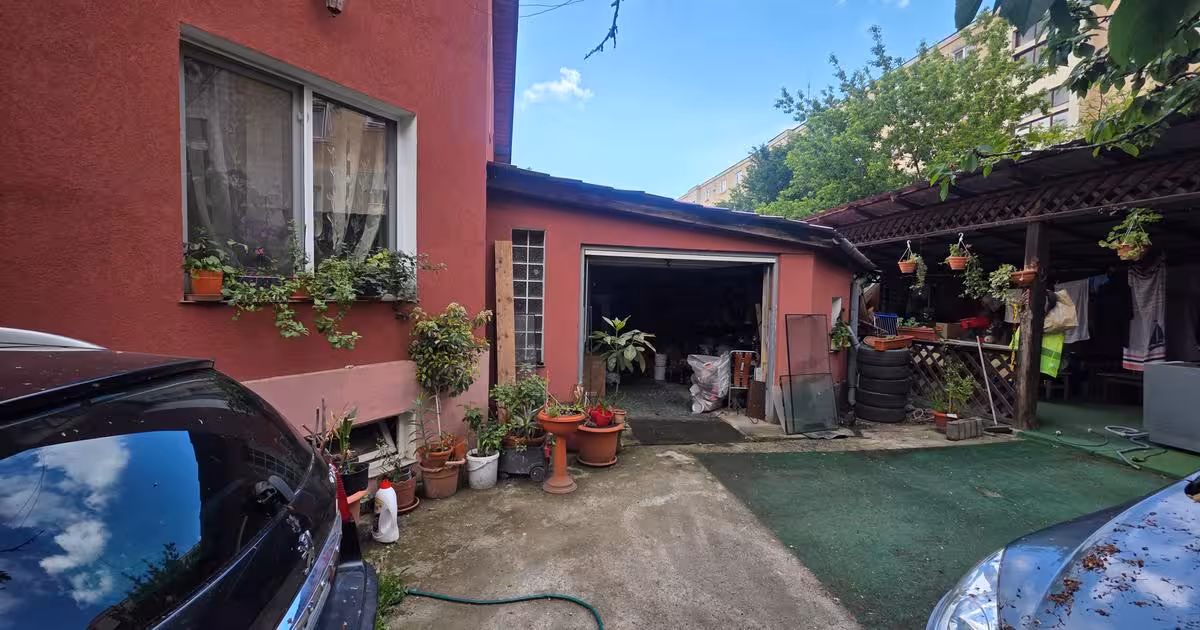 Casă de vânzare cu 5 camere în Deva