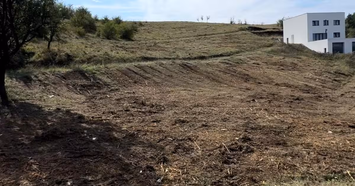 Teren intravilan de vânzare de 650 mp, în zona 700, Deva