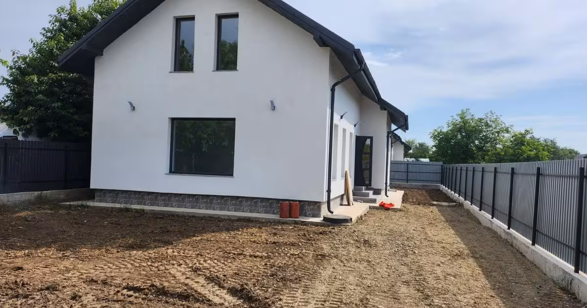Casă de vânzare cu 4 camere în Traian