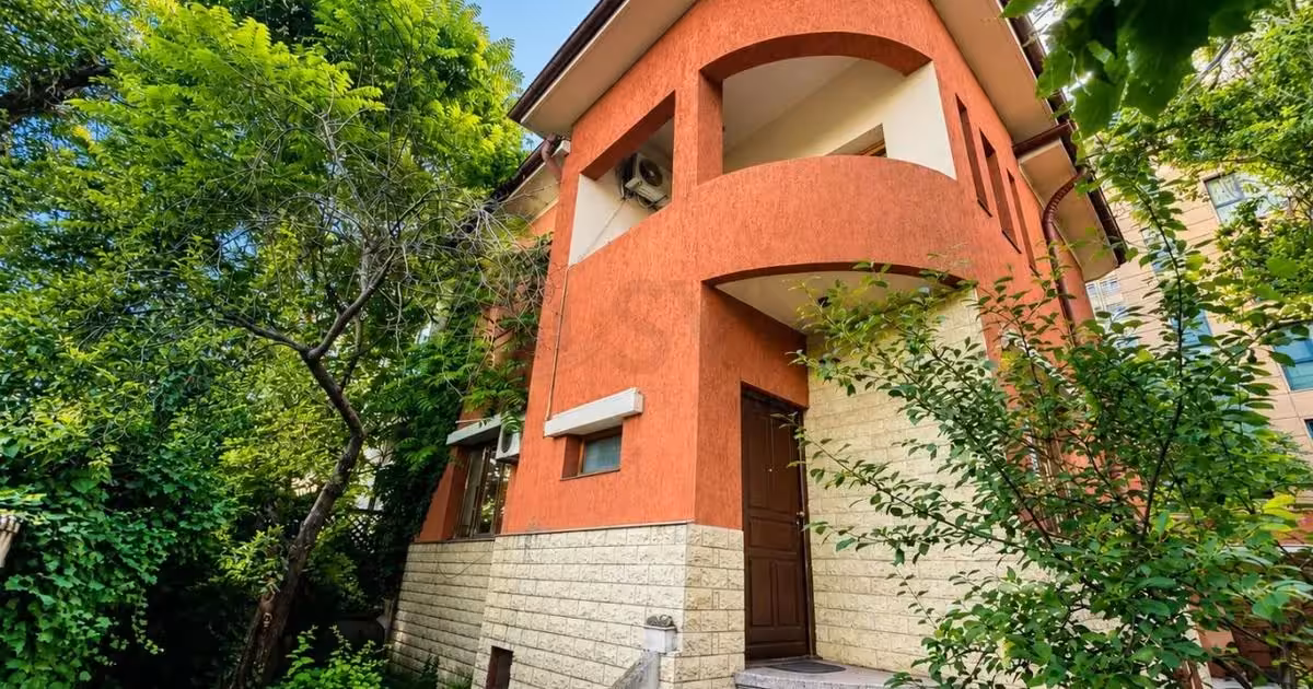 Casă individuală de vânzare cu 6 camere în zona Cotroceni, Sector 5