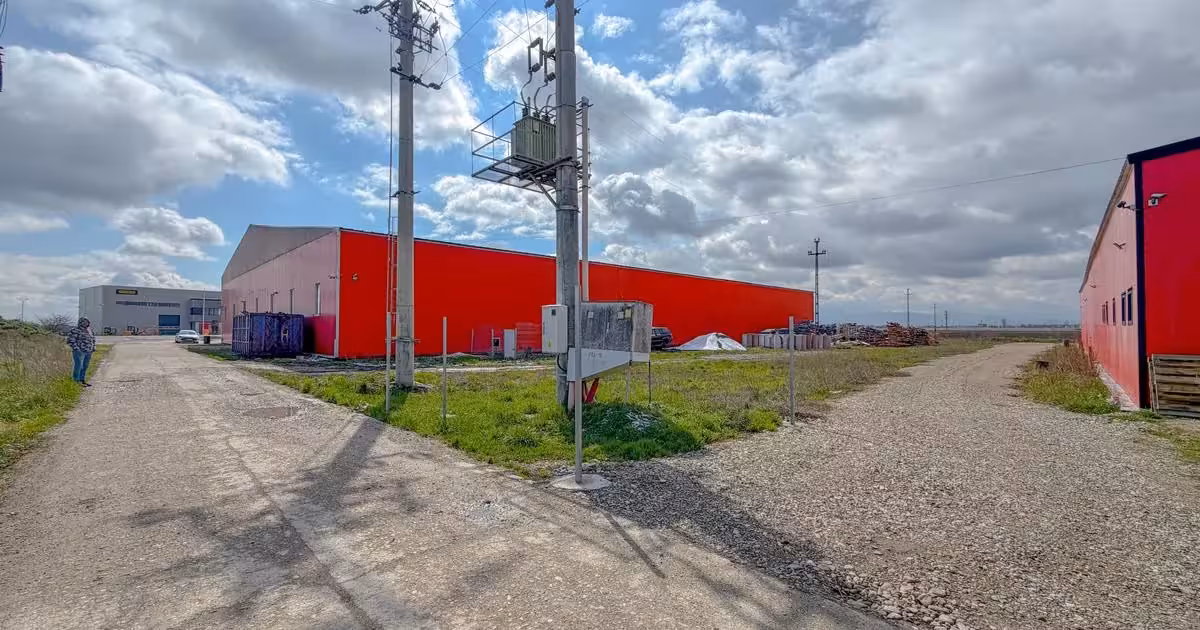Spațiu industrial de vânzare 3000 mp în Hălchiu