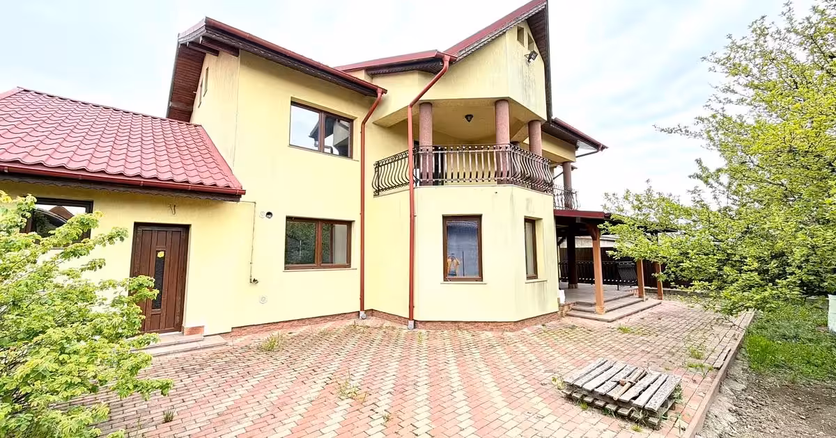Casă individuală de vânzare cu 7 camere în Nicolae Bălcescu