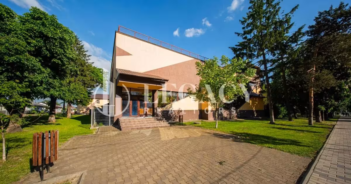 Spațiu comercial · 1907 m², Ultracentral, Săveni