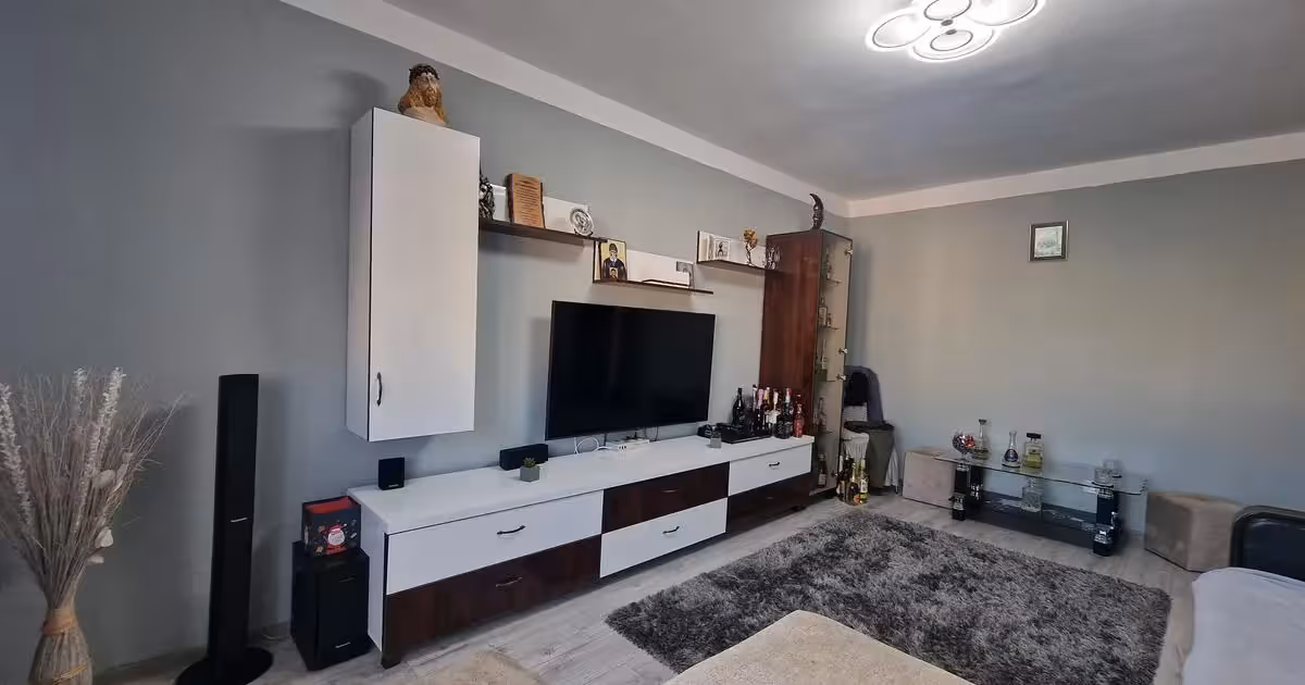 Apartament de vânzare cu 3 camere în Năvodari