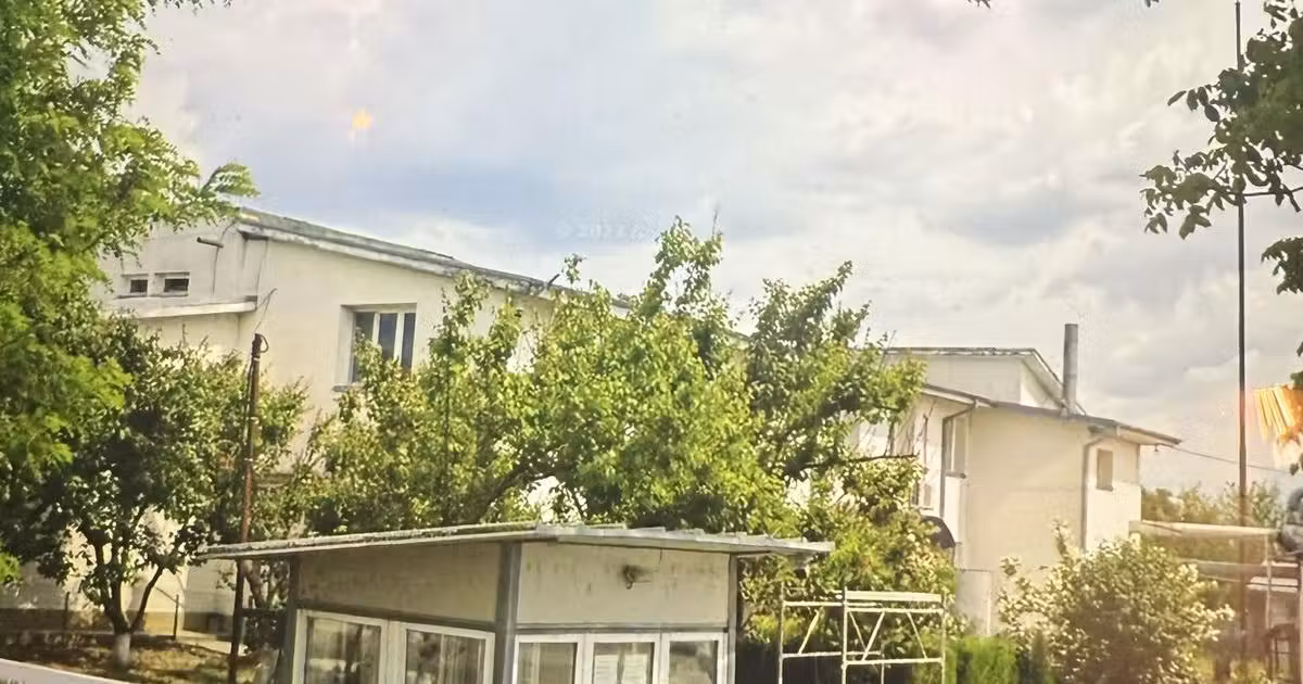 Birou de vânzare de 900 mp, în Bucu