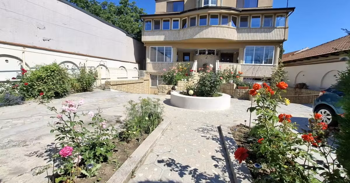 Casă individuală de vânzare cu 10 camere, mobilată în zona Dacia, Constanța
