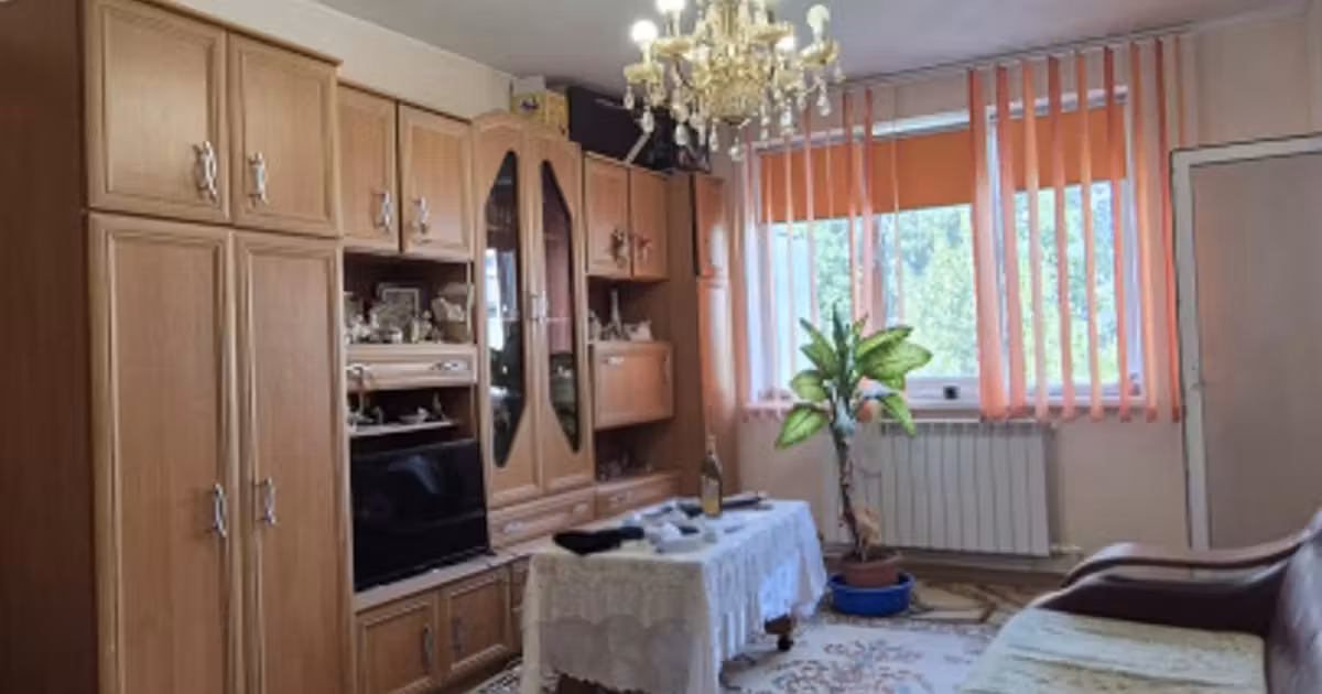Apartament de vânzare cu 3 camere, mobilat în zona Far, Constanța