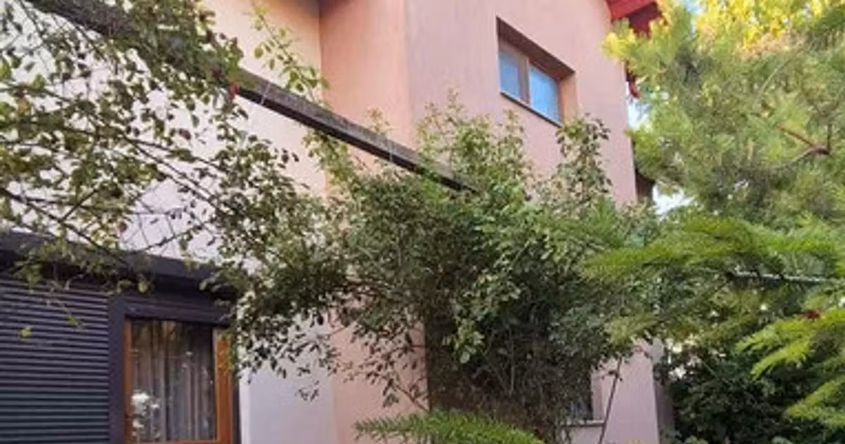 Casă individuală de vânzare cu 4 camere în Lazu