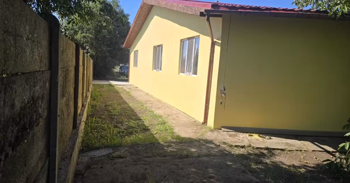 Casă individuală de vânzare cu 3 camere, mobilată în Tuzla