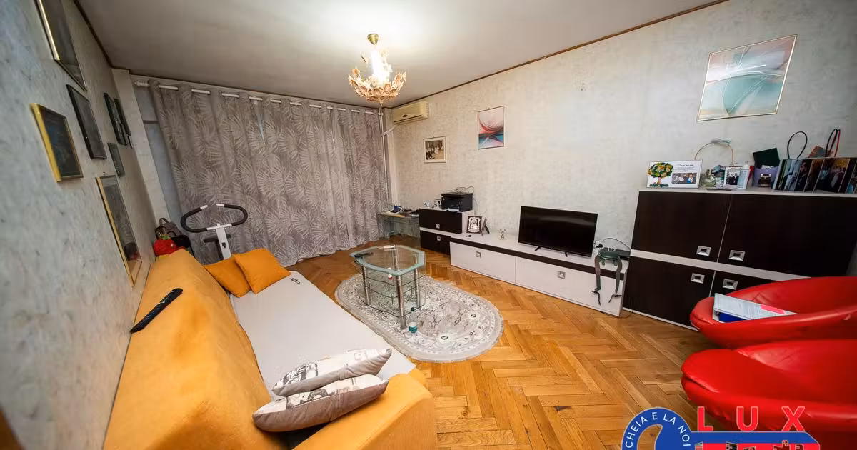 Apartament de vânzare cu 3 camere în zona Central, Tulcea