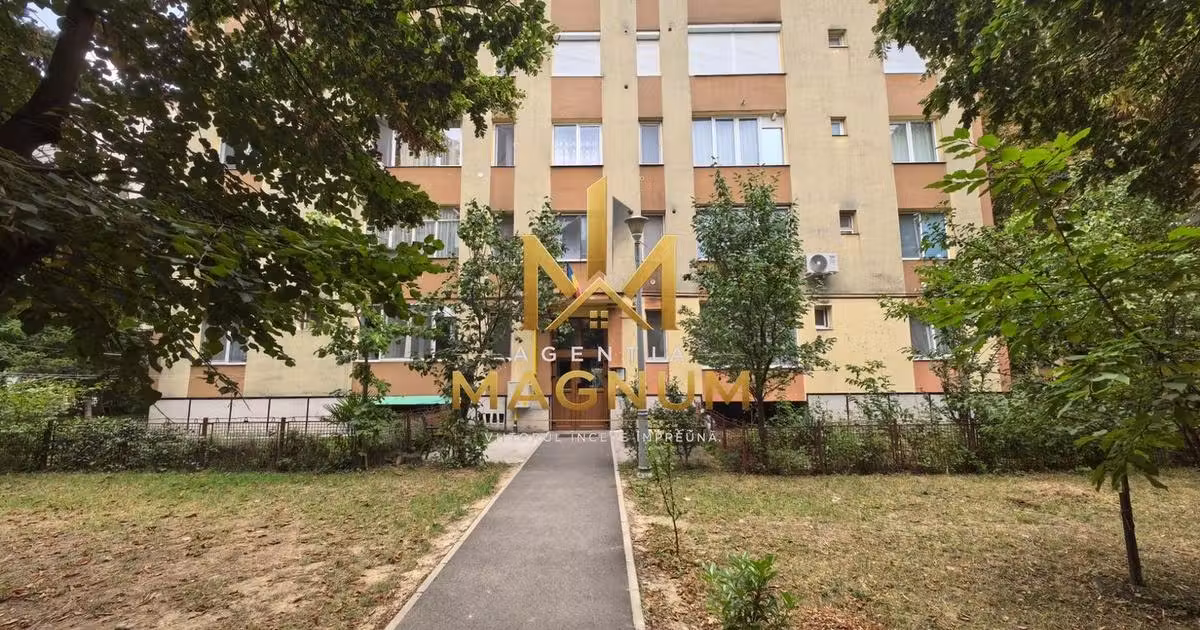 Apartament de vânzare cu 3 camere în zona Decebal, Baia Mare