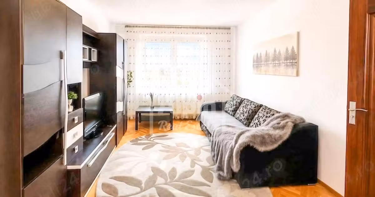 Apartament de vânzare cu 3 camere, mobilat în zona Griviței, Brașov