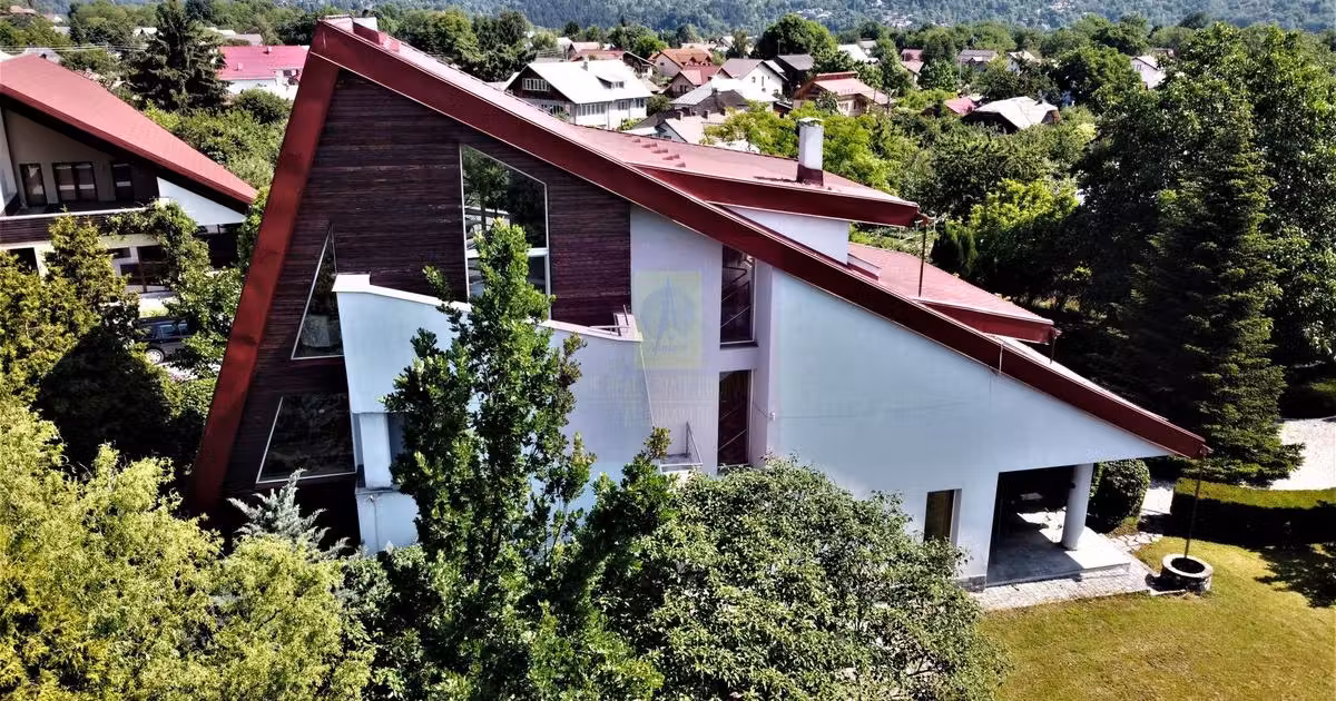 Casă individuală de vânzare cu 10 camere în Breaza