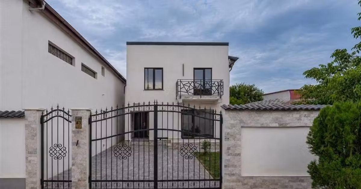 Casă individuală de vânzare cu 4 camere în Voluntari