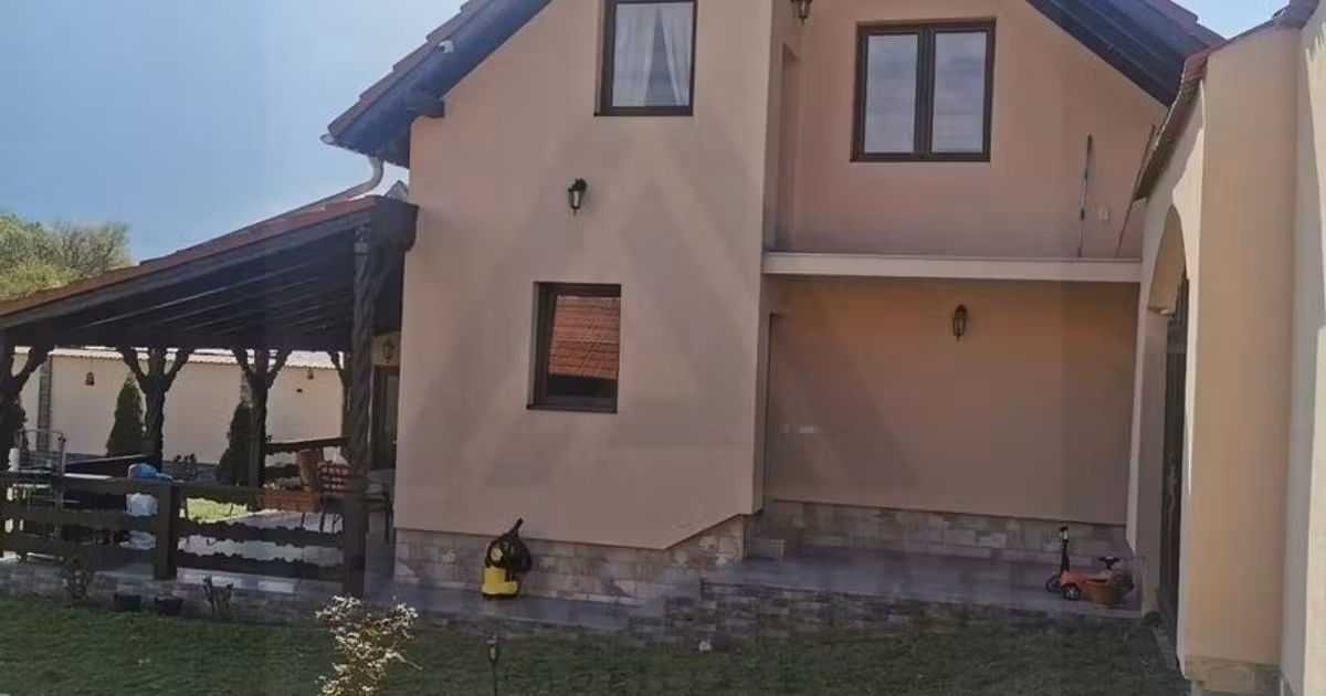 Casă individuală de vânzare cu 3 camere, mobilată în Colun