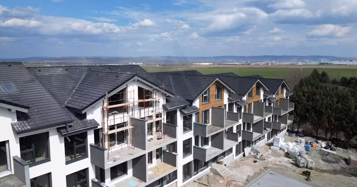 Apartament de vânzare cu 3 camere în Cristian