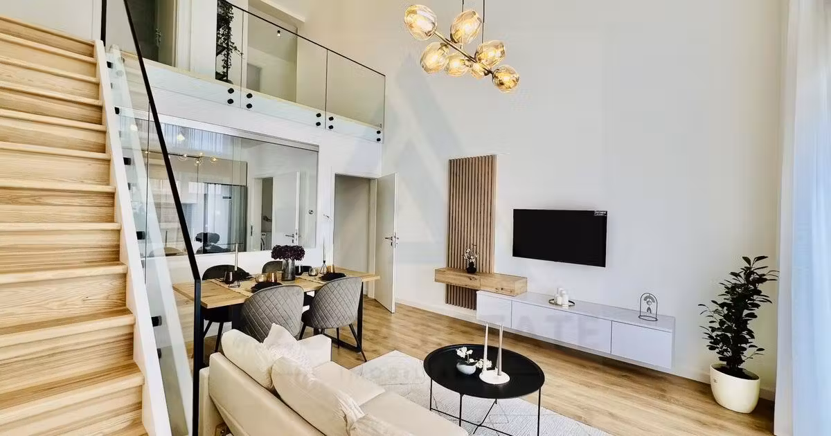 Apartament de vânzare cu 5 camere, mobilat în Cristian