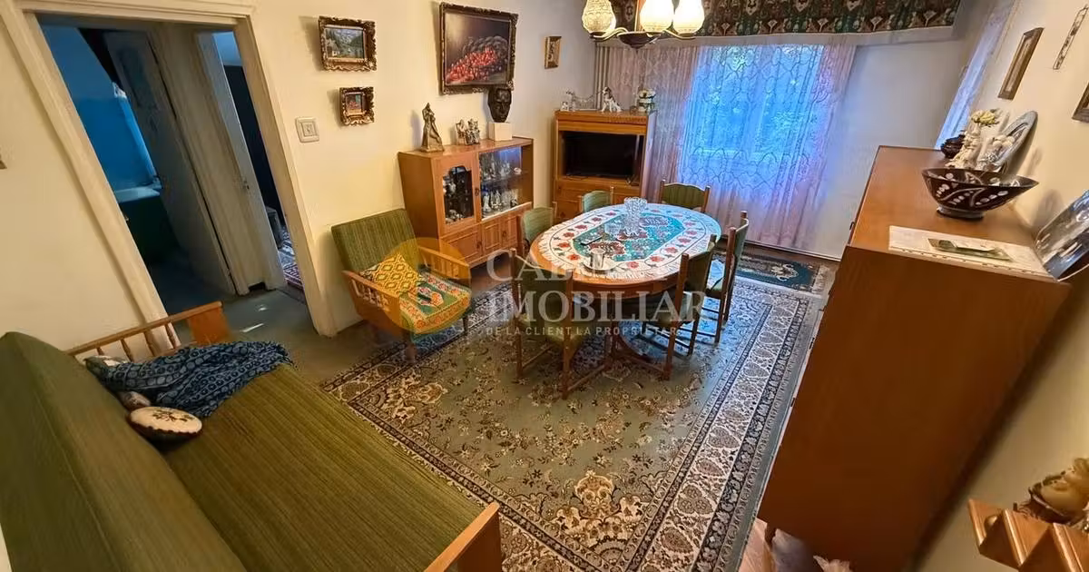 Apartament de vânzare cu 4 camere, mobilat în zona Podu Roș, Iași