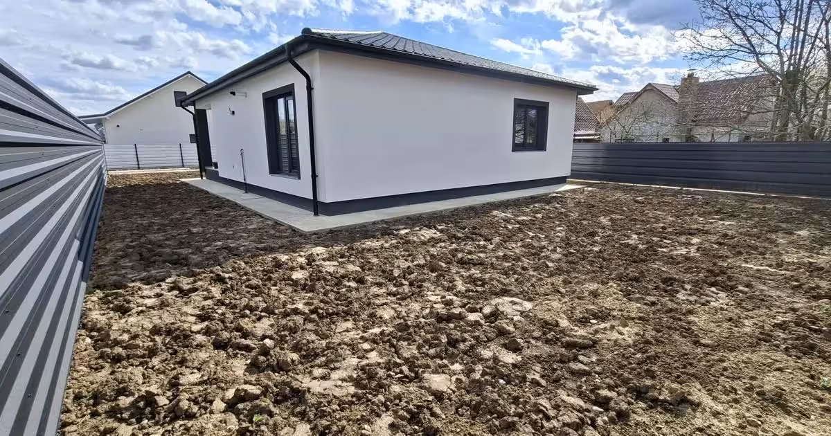 Casă individuală de vânzare cu 3 camere în Letea Veche