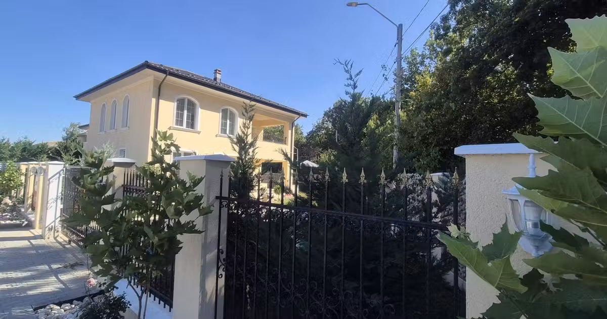 Casă individuală de vânzare cu 5 camere în Tunari