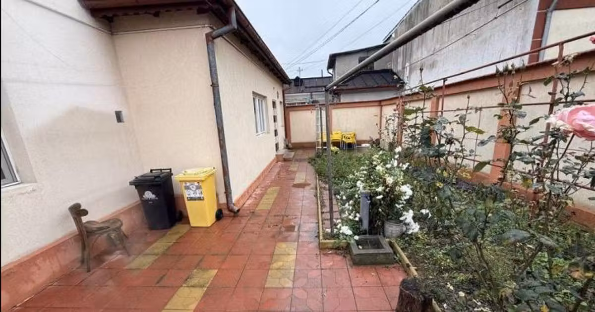 Casă de vânzare cu 3 camere în zona Tomis II, Constanța