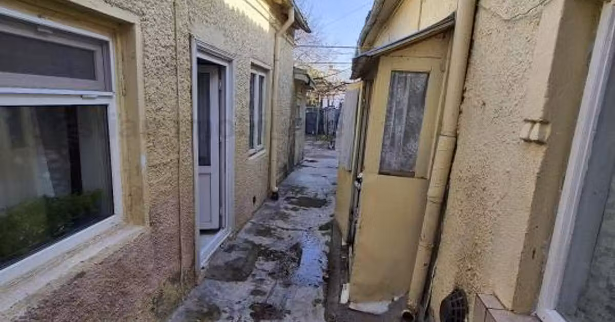 Casă de vânzare cu 3 camere în zona Apollo, Brăila