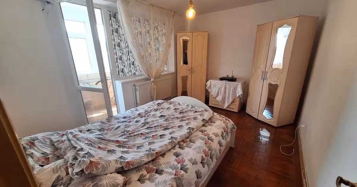 Apartament de vânzare cu 3 camere în zona Micro 19, Galați