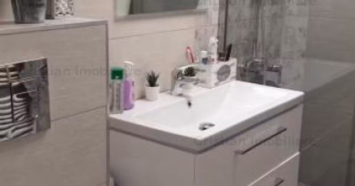 Apartament de vânzare cu 3 camere în zona Buzaului, Brăila