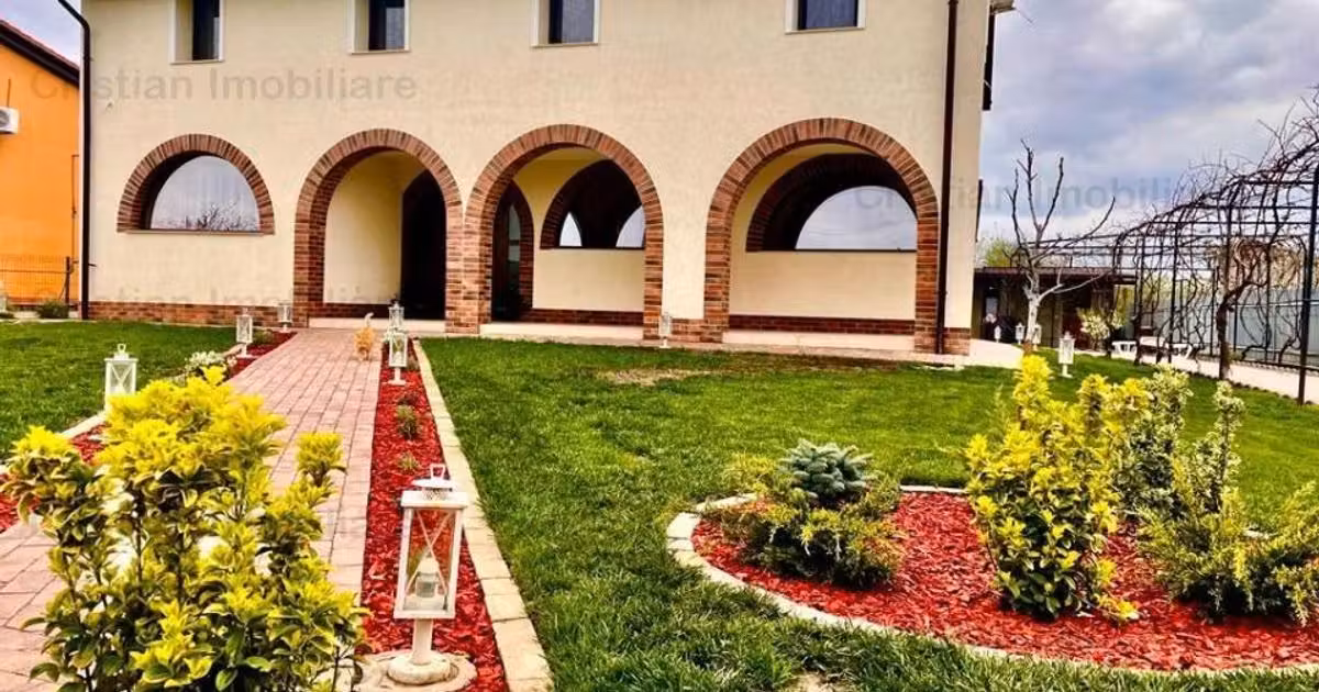 Casă de vânzare cu 4 camere în Pietroiu
