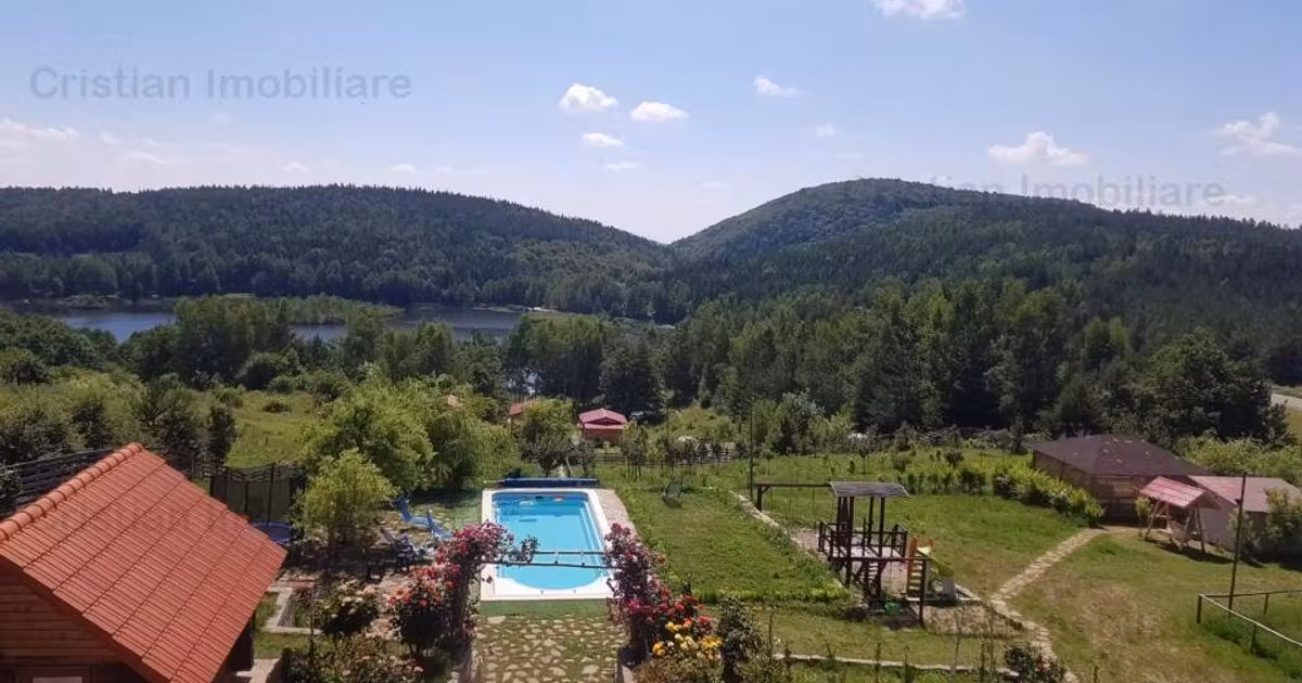 Casă de vânzare cu 12 camere în Plaiu Nucului