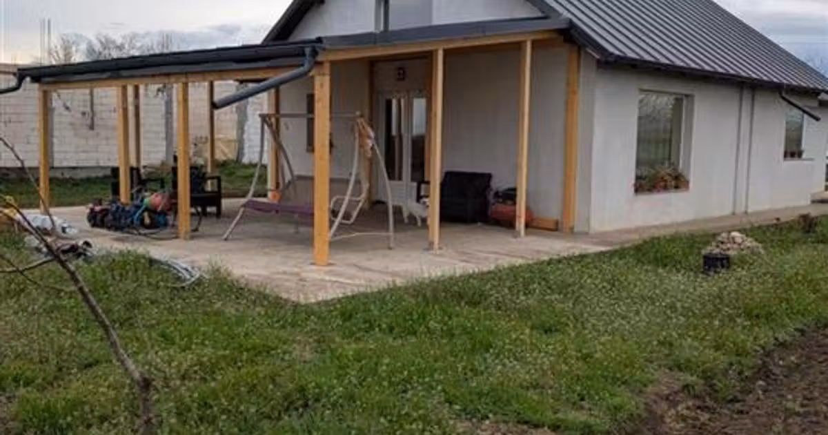 Casă de vânzare cu 3 camere în Cazasu