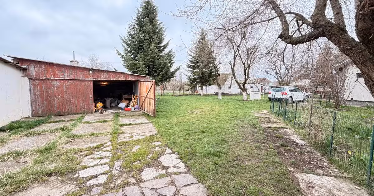 Casă de vânzare cu 7 camere, mobilată în Bod