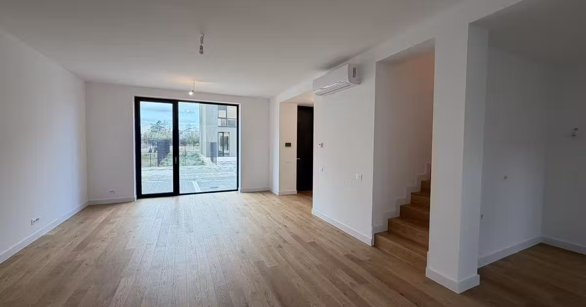 Casă de vânzare cu 5 camere în zona Dămăroaia, Sector 1