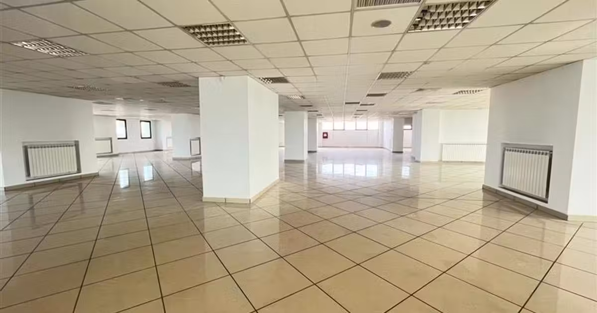 Spațiu comercial de vânzare de 7,000 mp, în zona Central, Ploiești