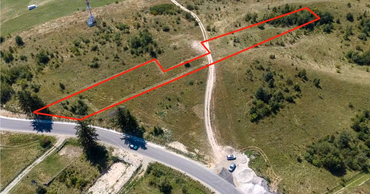 Teren extravilan de vânzare de 4200 mp, în Vulcan