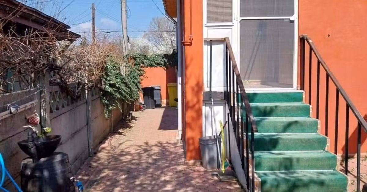 Casă de vânzare cu 4 camere în zona Eroii Revoluției, Sector 4