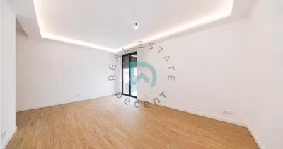 Apartament Exterior Est