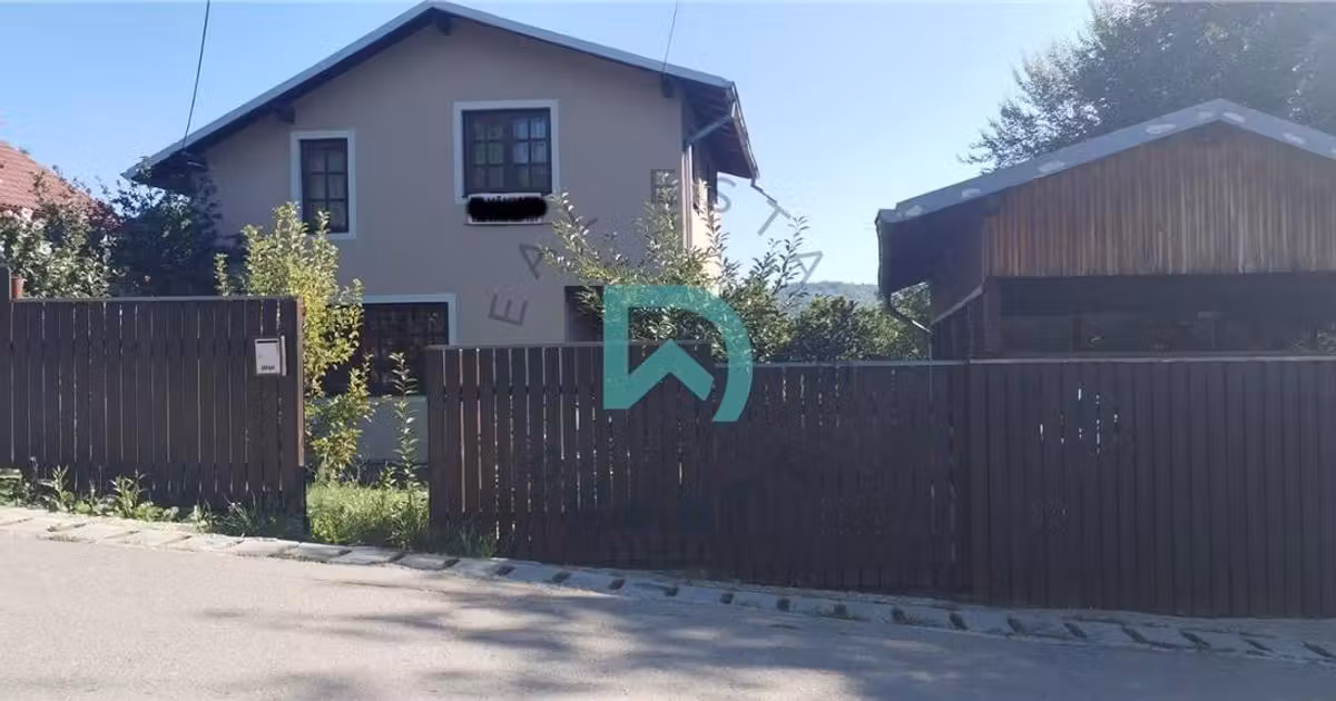 Casă individuală de vânzare cu 3 camere, mobilată în Breaza