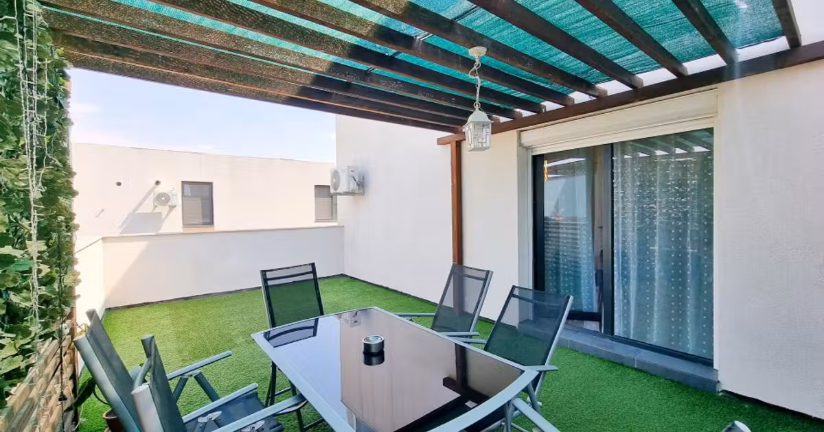 Penthouse de vânzare cu 2 camere, mobilat în Mamaia-Sat
