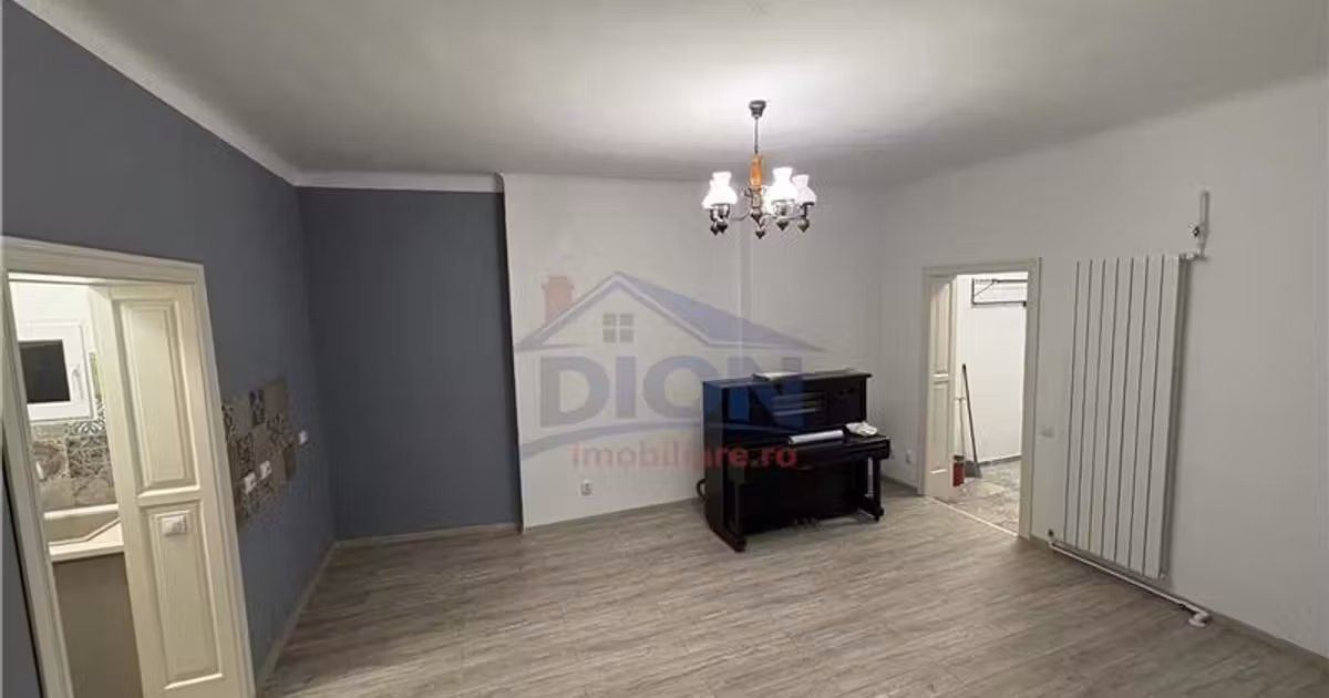 Apartament de vânzare cu 3 camere în zona Universitate, Ultracentral