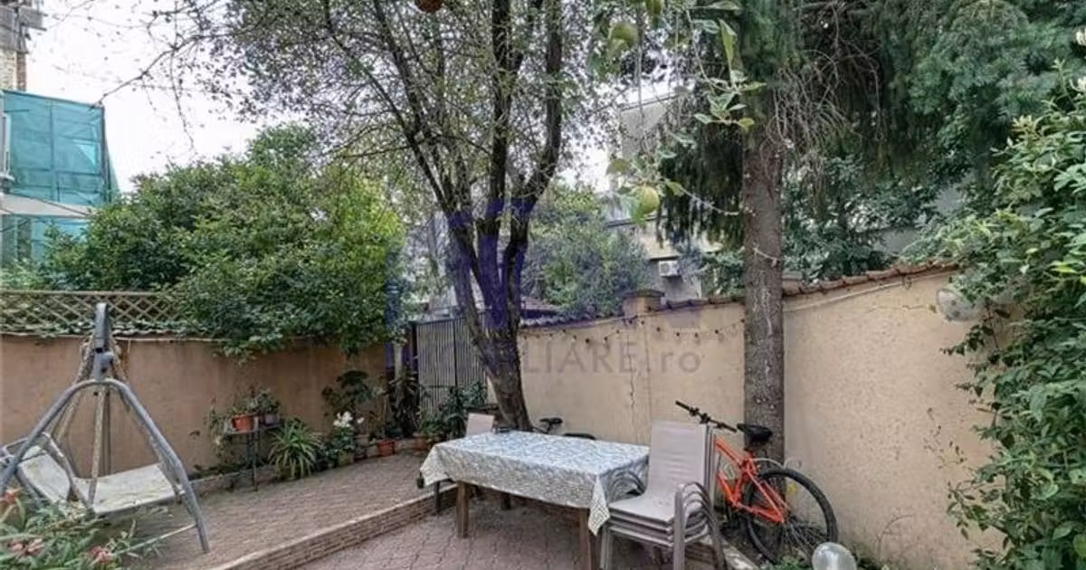 Casă individuală de vânzare cu 6 camere în zona Vatra Luminoasă, Sector 2
