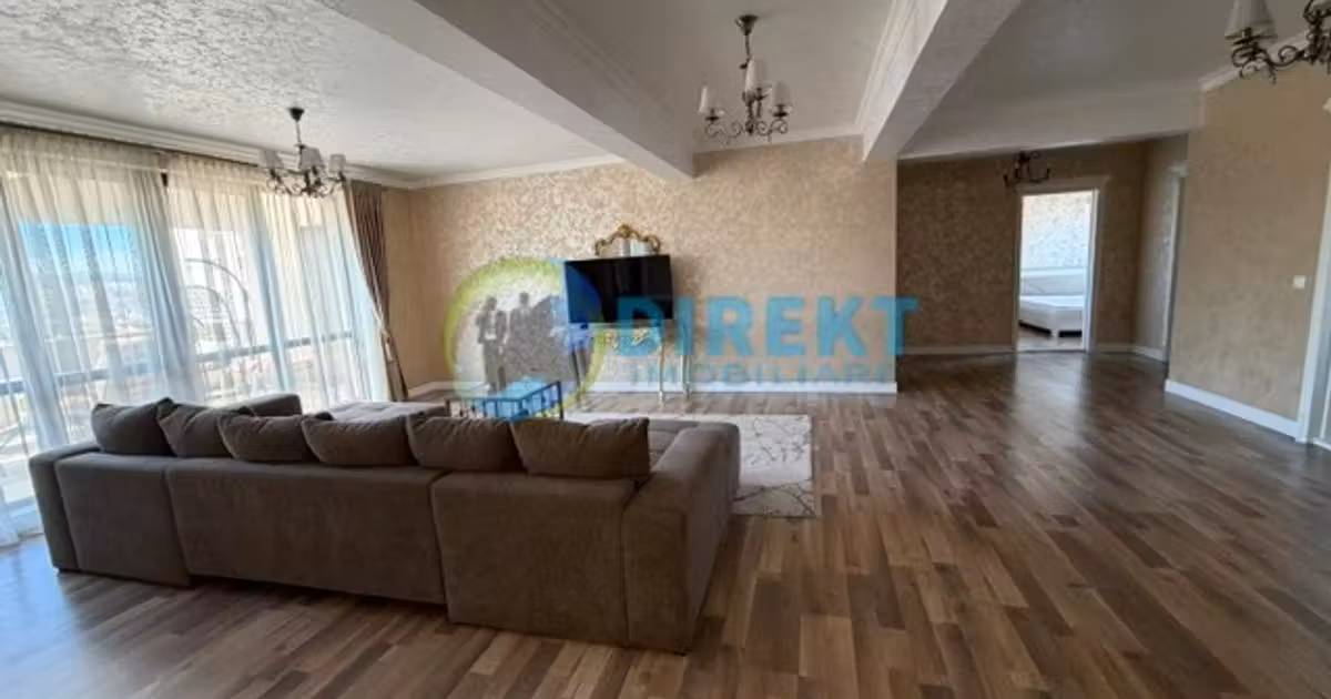 Penthouse de vânzare cu 4 camere în zona Independenței, Bistrița